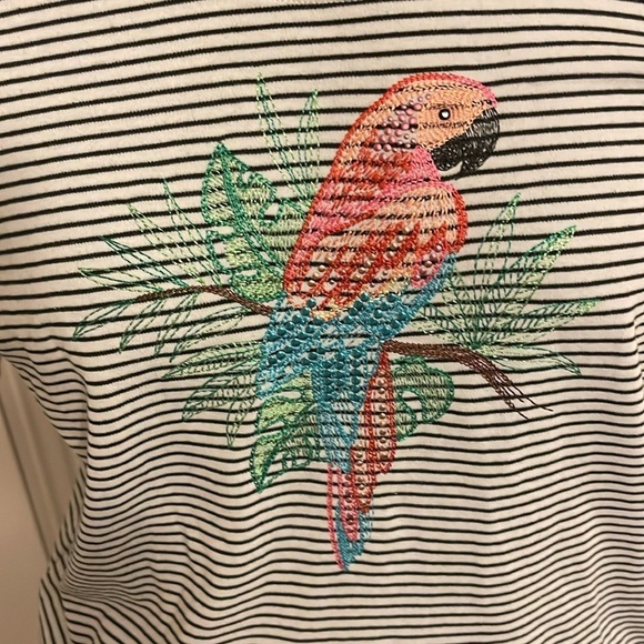 Alfred‎ Dunner women’s size M shirt S/S white black stripes parrot embroidery - Picture 2 of 7